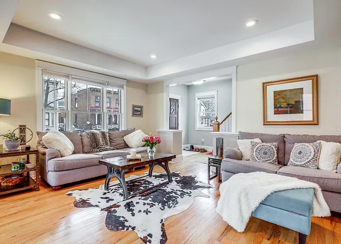 Elegant Saratoga Springs Stay: Walk To Town, Track