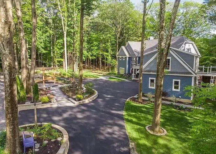 The Athena Hideaway - Hottub, Firepit, Lake & Racetrack
