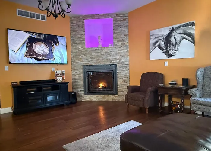 Saratoga Oasis: 9-Bedroom Retreat with Heated Pool and Hot Tub