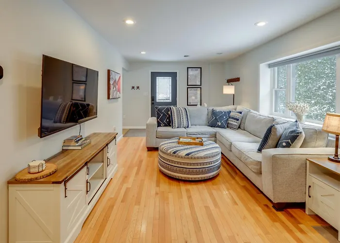 8 Mi To Saratoga Race Course: Quiet Family Home